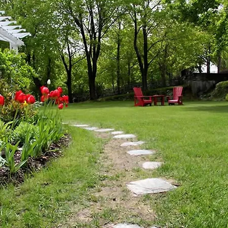 Leaside Manor-2