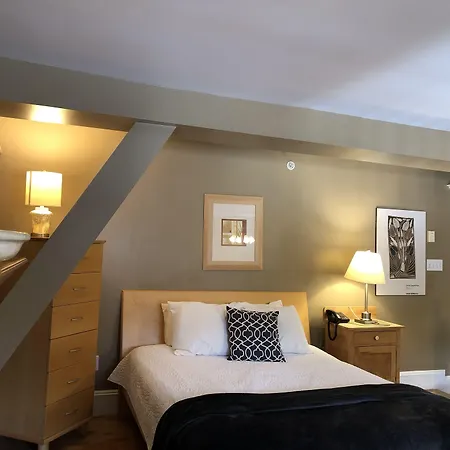 Leaside Manor-3